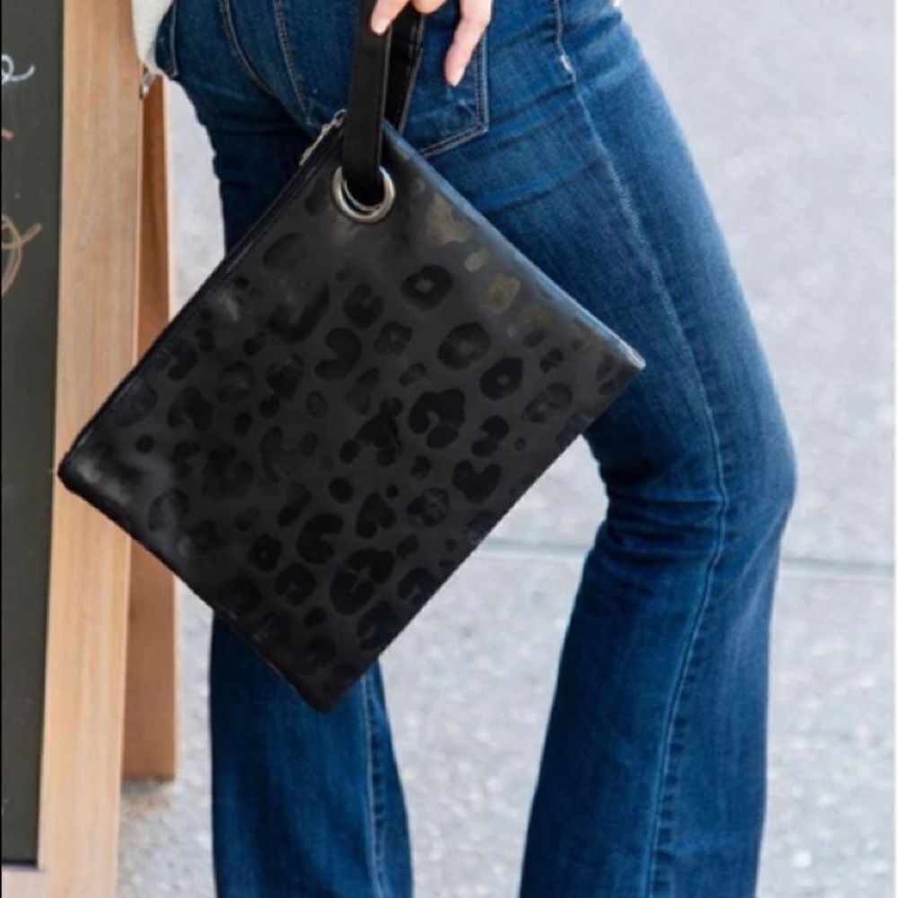 Cute wristlet Leopard Pattern in Black - Picture 9 of 10